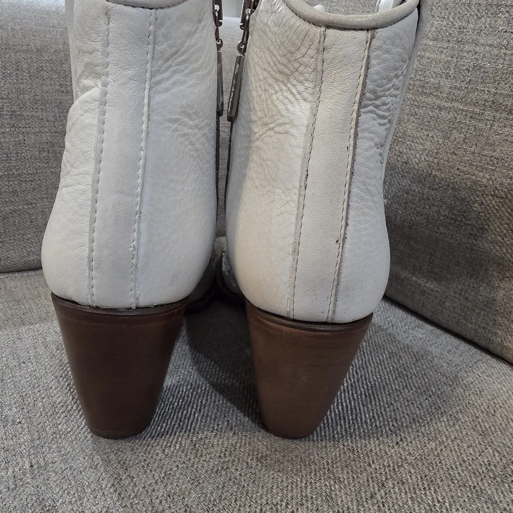 Elegant Patterned Ankle Boots - Picture 8 of 8